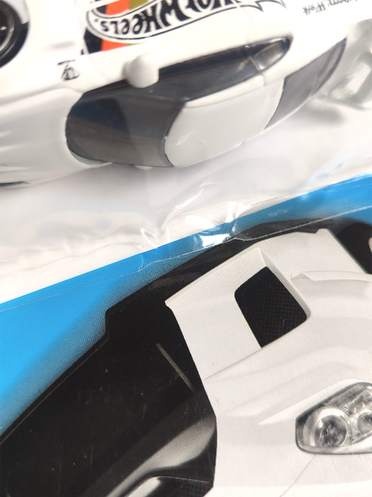 Hot Wheels Nissan Skyline LBWK GTR R35 - (Blíster Imperfecto)